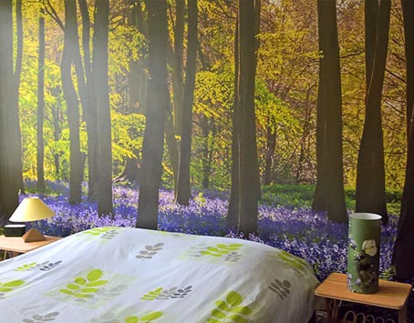 Papier peint forêt en tête de lit