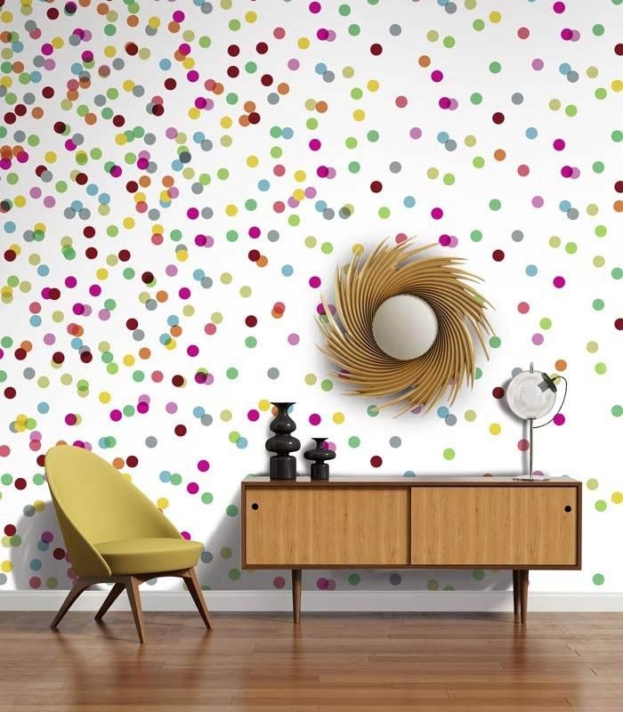 Light-coloured wallpaper